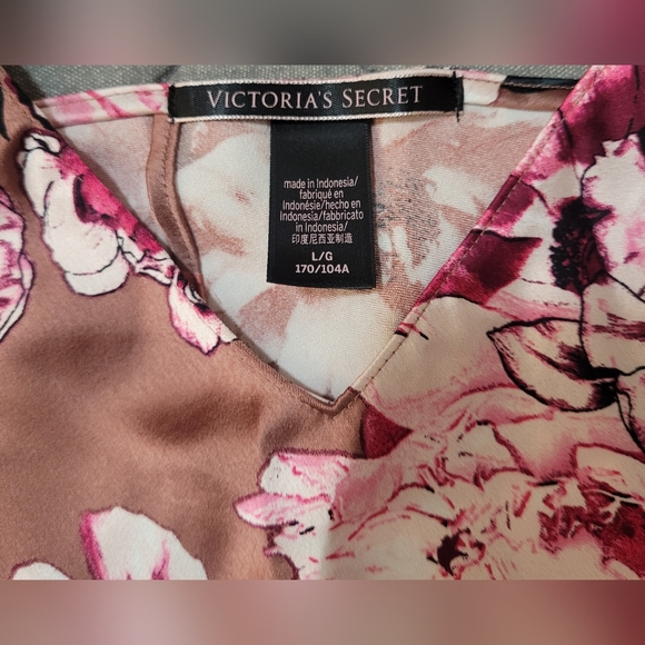 VICTORIA'S SECRET Floral shorts/cami pajama set - Picture 3 of 4